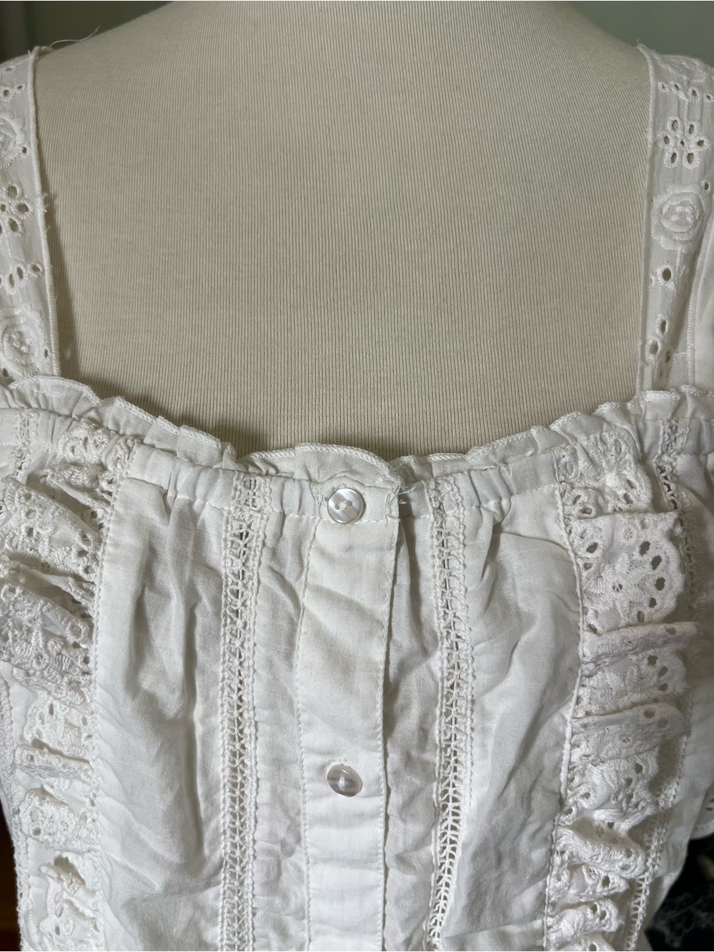 Jennifer & Grace White Eyelet Medium Lace Button-Front Women's 100% Cotton Top - Picture 2 of 15